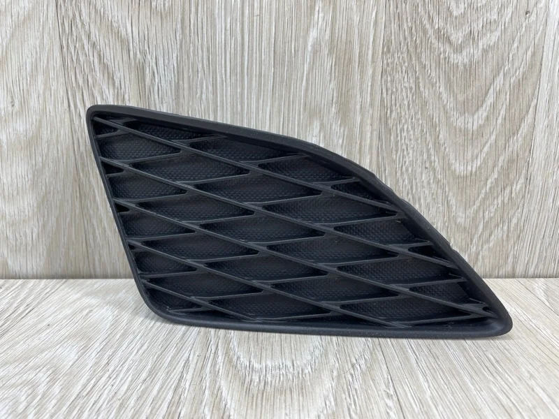 Решетка в бампер Toyota Corolla 2006-2012 8148112080 E150, передняя правая