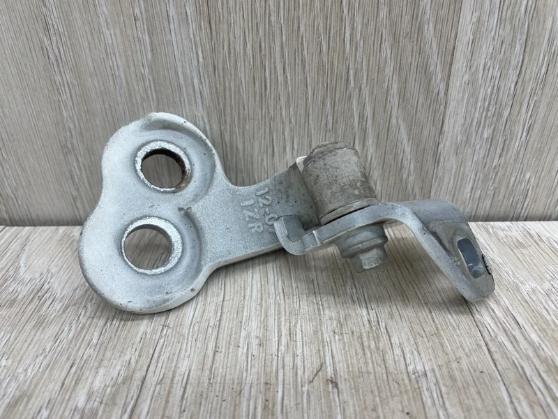 Петля двери Ford Focus 1781674 3, передняя правая