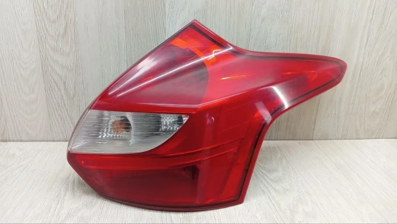 Фонарь Ford Focus 1825318 3, задний правый