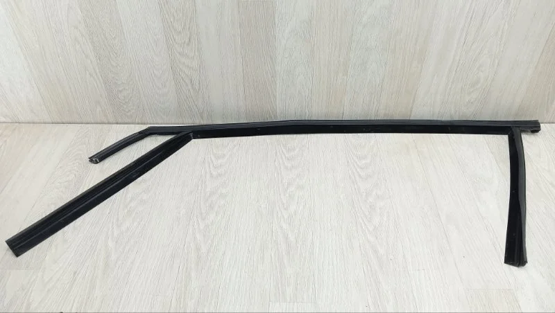 Уплотнитель стекла двери Ford Focus 1785227 3, передний левый