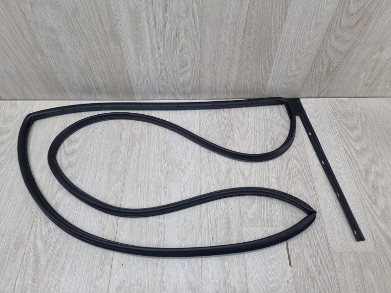 Уплотнитель двери Hyundai Solaris 831304L000 1, задний левый