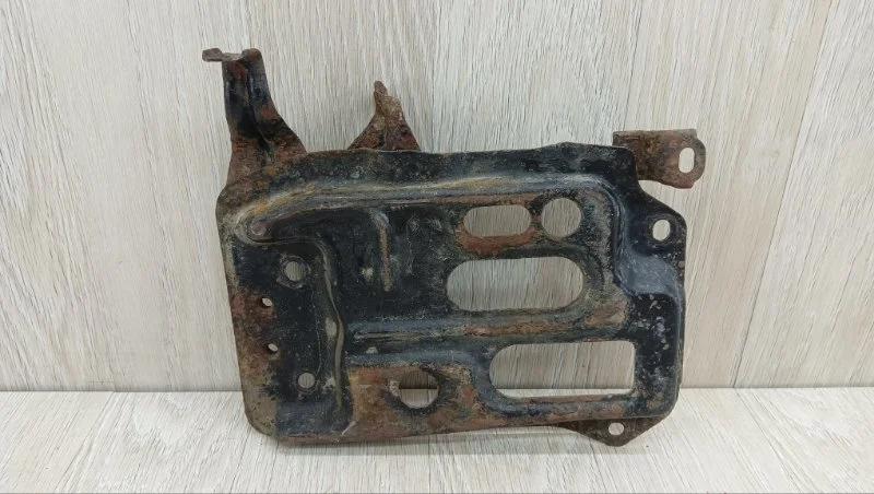 Площадка аккумулятора Toyota Corolla 7441012020 E150