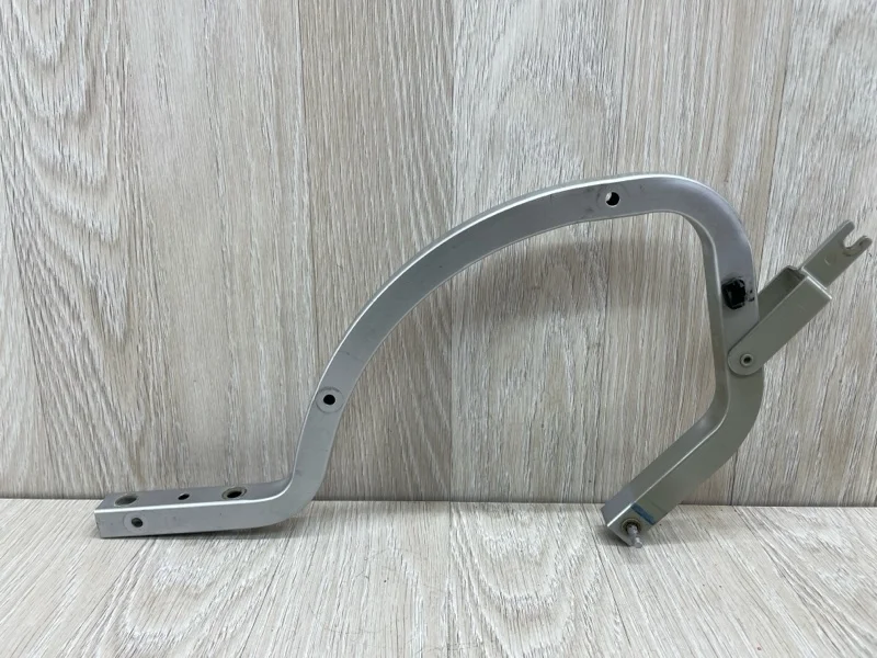 Петля крышки багажника Toyota Corolla 6450312170 E150