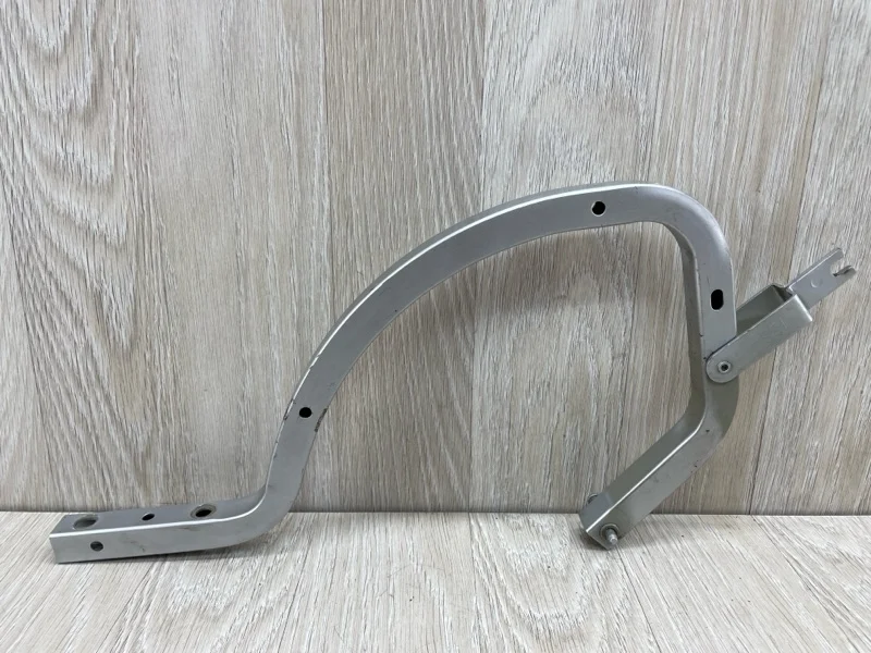 Петля крышки багажника Toyota Corolla 6450312170 E150