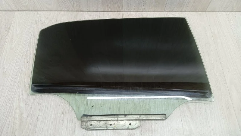 Стекло двери Toyota Corolla 6811312770 E150, заднее правое