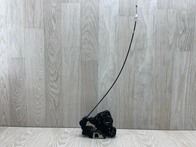 Замок двери Toyota Auris 6903002220 E150, передний правый