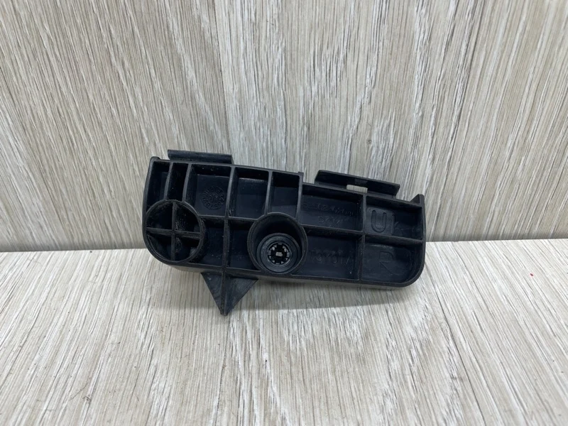 Кронштейн бампера Toyota Auris 5256202040 E150, задний правый