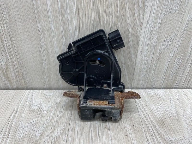 Замок багажника Toyota Auris 6935002080 E150