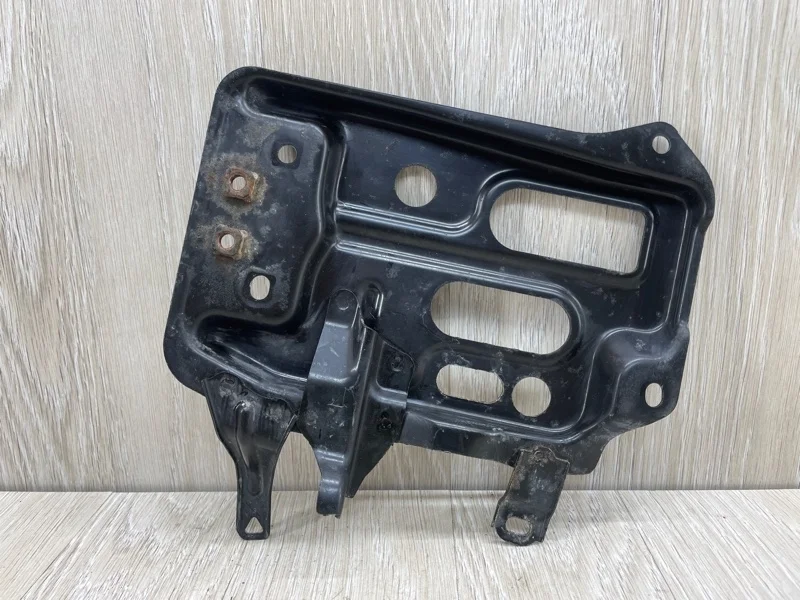 Площадка аккумулятора Toyota Auris 7441012020 E150