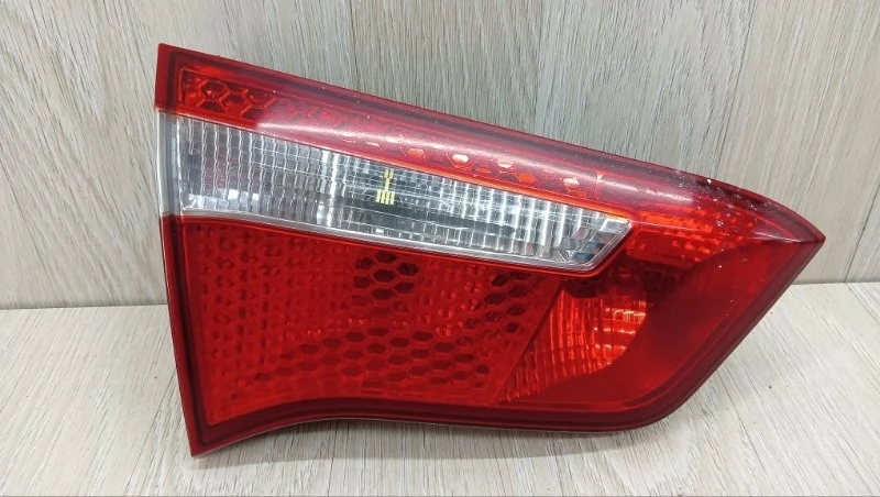 Фонарь внутренний Kia Rio 924034X000 3, задний левый