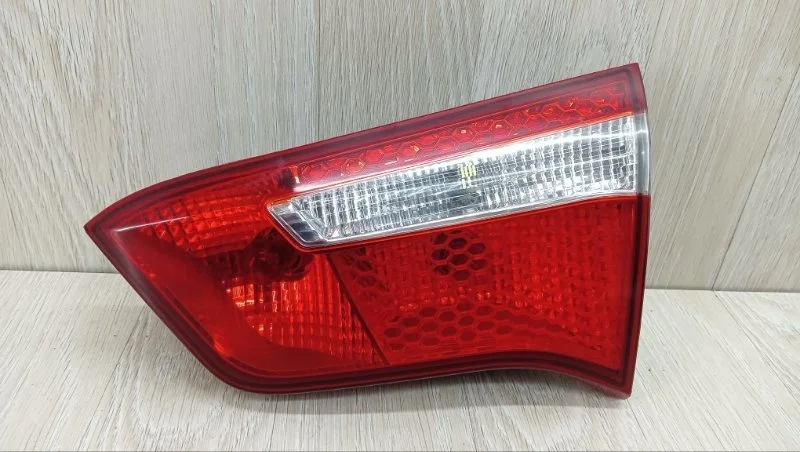 Фонарь внутренний Kia Rio 924044X000 3, задний правый