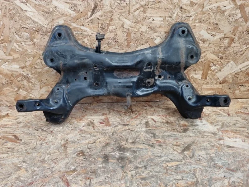 Подрамник двигателя Kia Rio 624004L000 3, передний