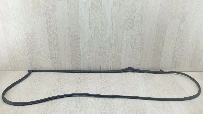 Уплотнитель двери Toyota Auris 6786202170 E150, передний левый