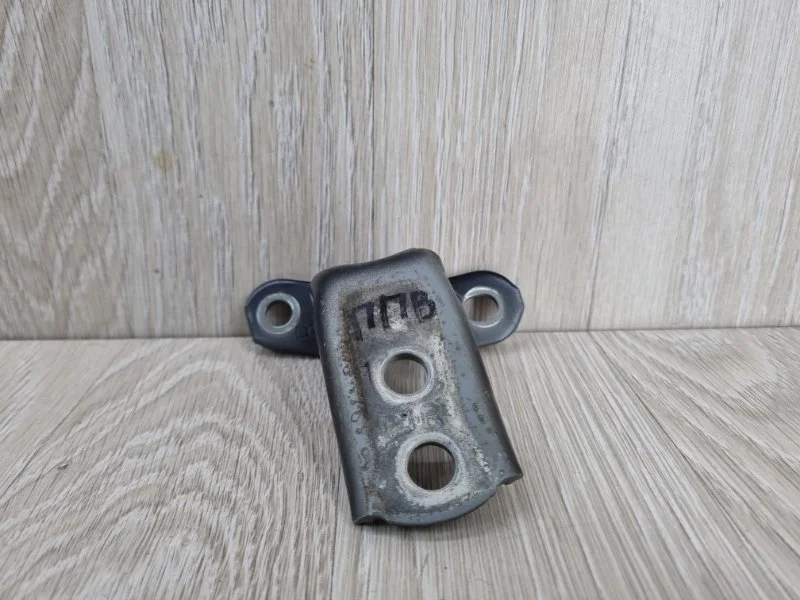 Петля двери Toyota Corolla 6871012151 E150, передняя правая