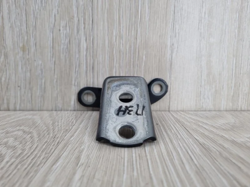 Петля двери Toyota Corolla 6877052031 E150, задняя правая