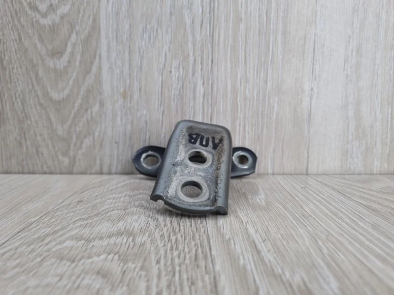 Петля двери Toyota Corolla 6872012151 E150, передняя левая