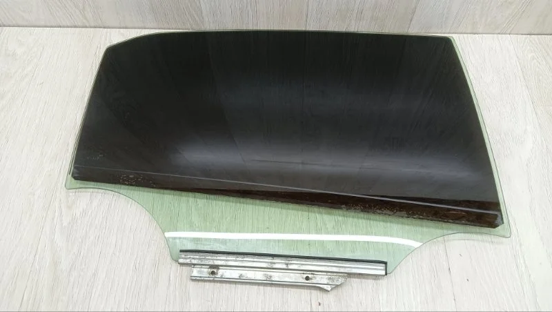 Стекло двери Toyota Corolla 6811312770 E150, заднее правое
