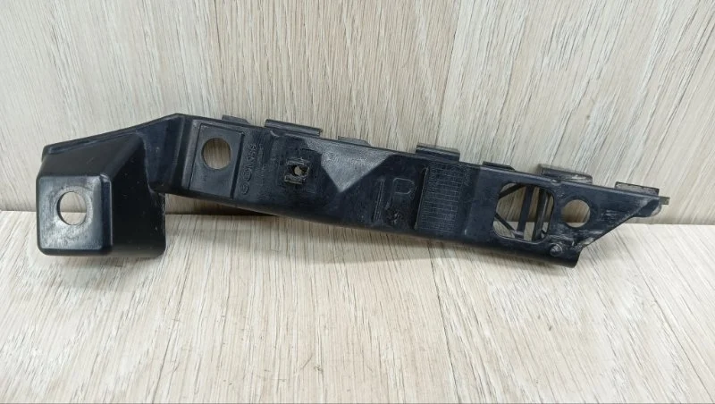 Кронштейн бампера Kia Ceed 865141H500 ED, передний правый