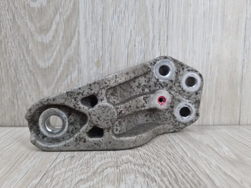 Кронштейн опоры двигателя Kia Ceed 218152H000 ED