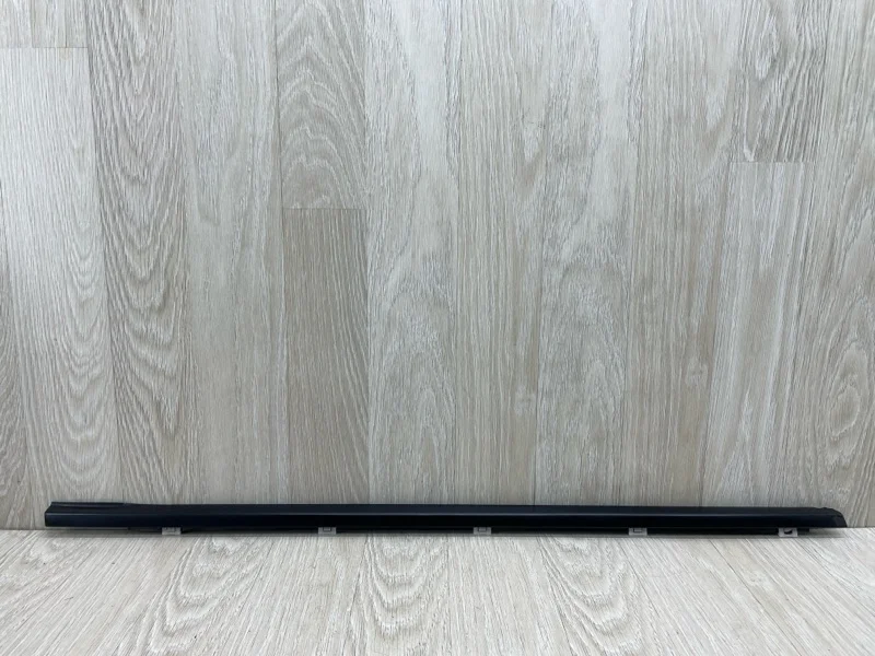 Молдинг стекла двери Kia Ceed 822201H000 ED, передний правый