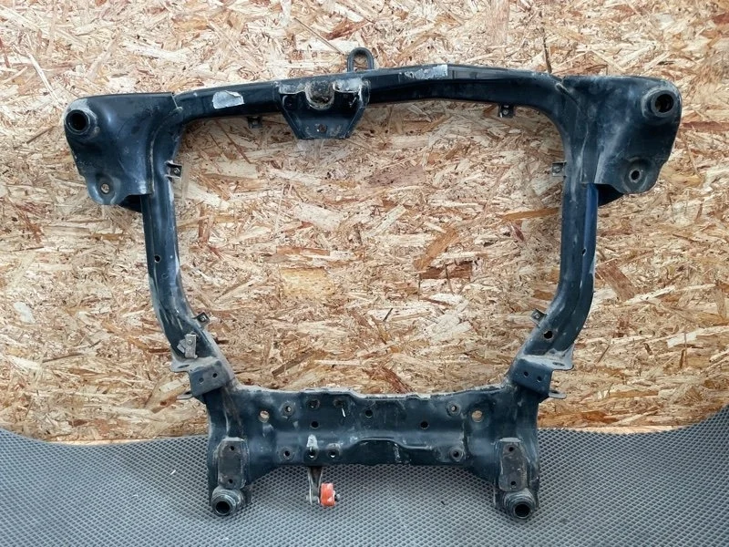 Подрамник двигателя Kia Ceed 624051H021 ED, передний