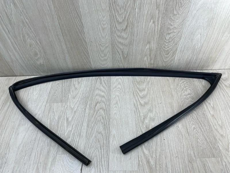 Уплотнитель стекла двери Kia Ceed 82530A2000 JD, передний левый