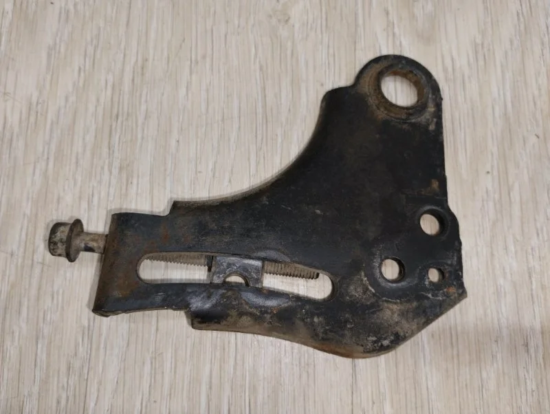 Кронштейн генератора Kia Ceed 374602B006 JD