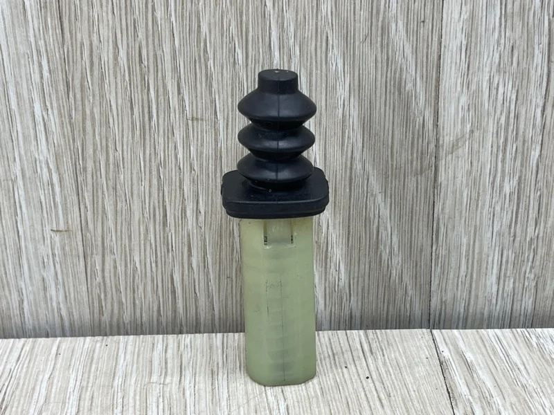 Замок лючка бензобака Nissan Patrol 78826EG01C Y62