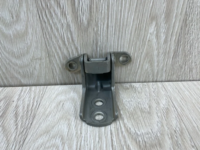 Петля двери Nissan Patrol 80401JK00A Y62, передняя левая