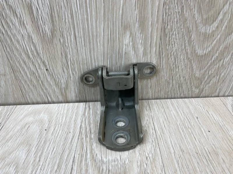 Петля двери Nissan Patrol 80400JK00A Y62, передняя правая