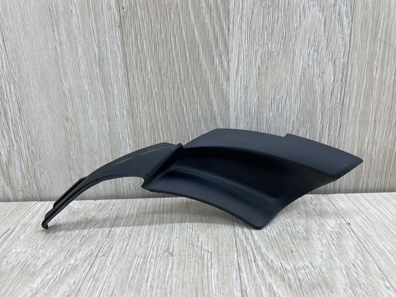 Уголок жабо Nissan Patrol 668951LA0A Y62, левый