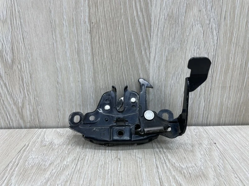 Замок капота Nissan Patrol 656011LA0A Y62