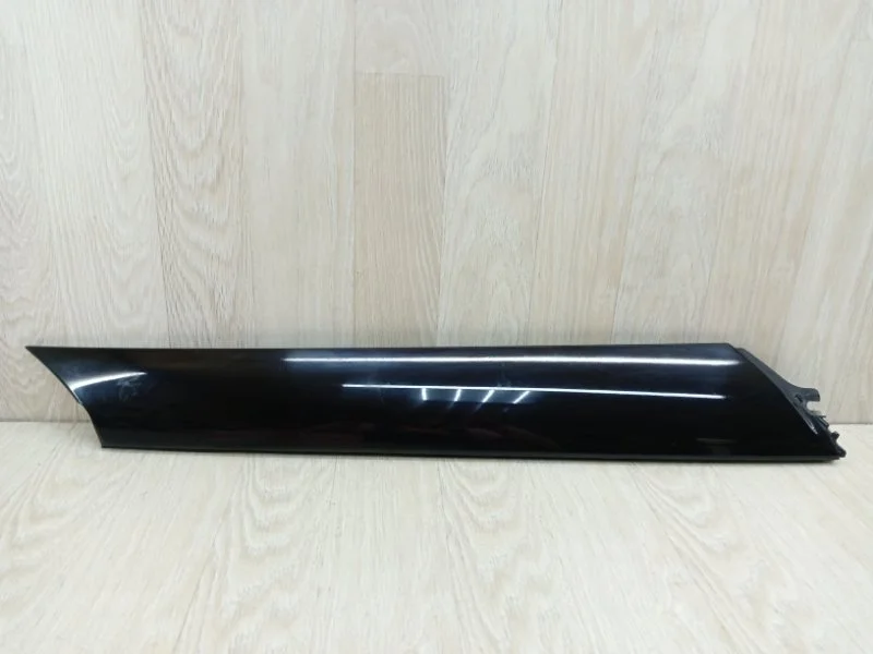 Молдинг лобового стекла Nissan Patrol 768371LA0A Y62, левый