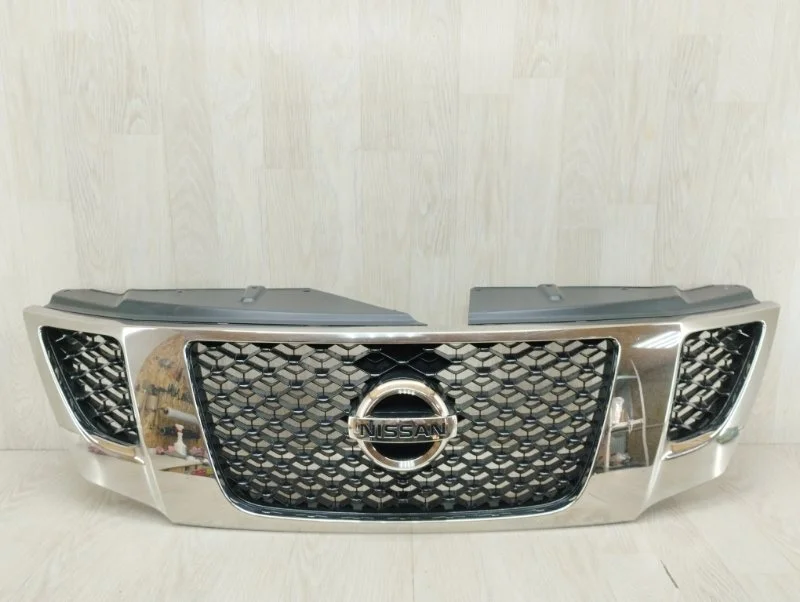 Решетка радиатора Nissan Patrol 623101LB0A Y62