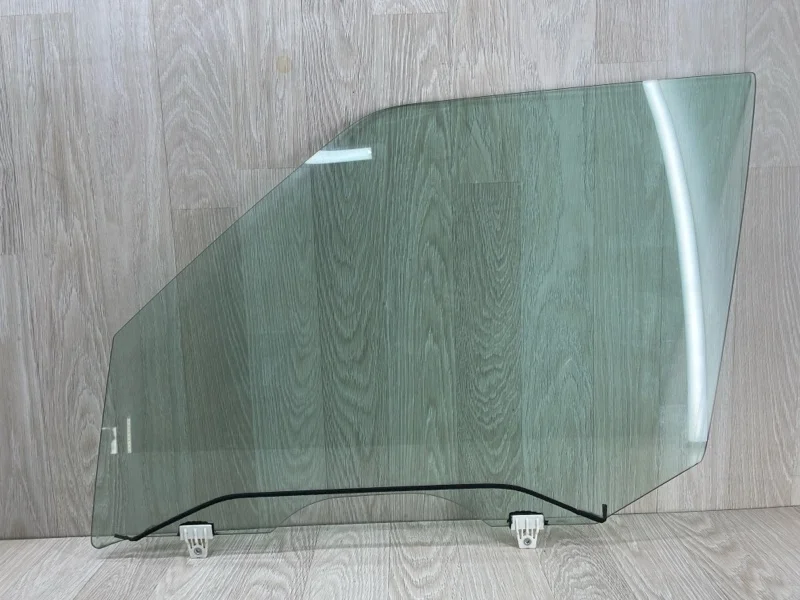 Стекло двери Nissan Patrol 803011LA0A Y62, переднее левое