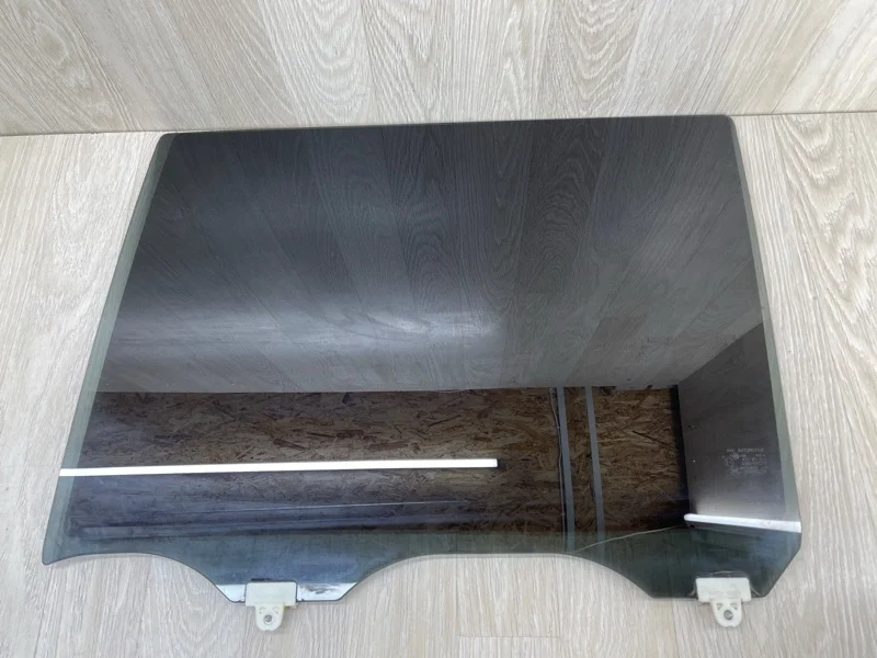 Стекло двери Nissan Patrol 823011LA0A Y62, заднее левое