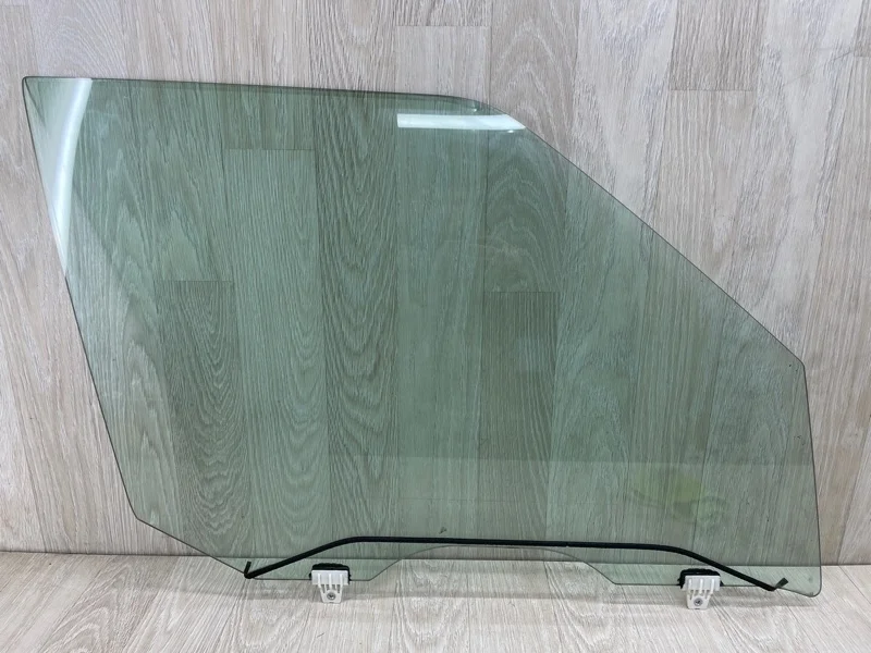 Стекло двери Nissan Patrol 803001LA0A Y62, переднее правое