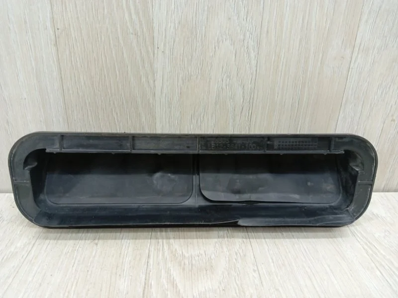 Решетка вентиляционная Nissan Patrol 768054M400 Y62