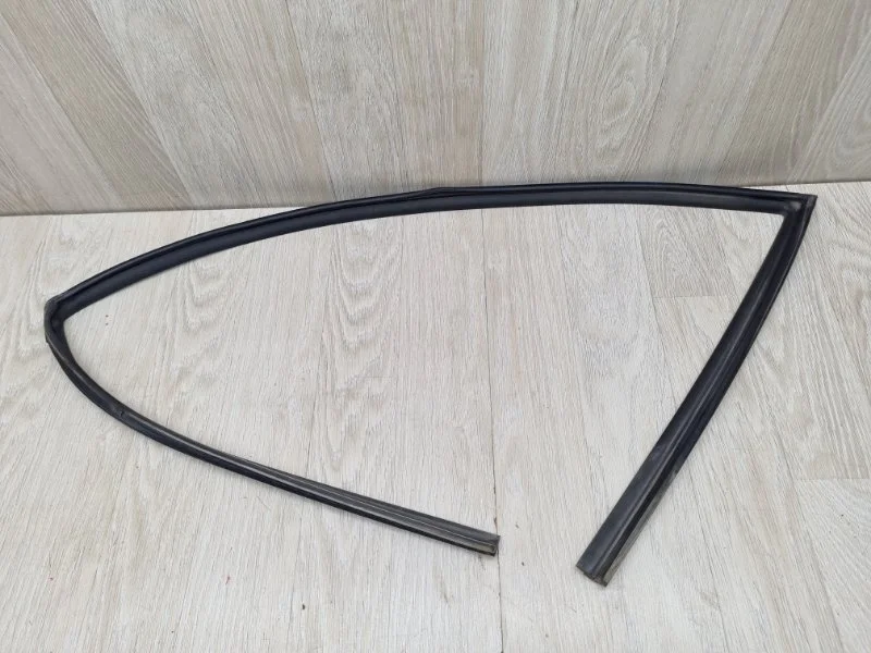 Уплотнитель стекла двери Hyundai Solaris 82530H5000 2, передний левый