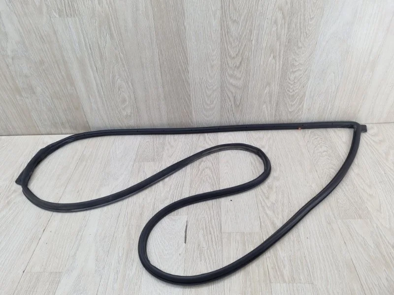 Уплотнитель двери Hyundai Solaris 82140H5000 2, передний правый