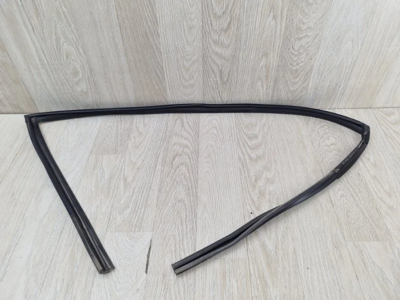 Уплотнитель стекла двери Hyundai Solaris 82540H5000 2, передний правый