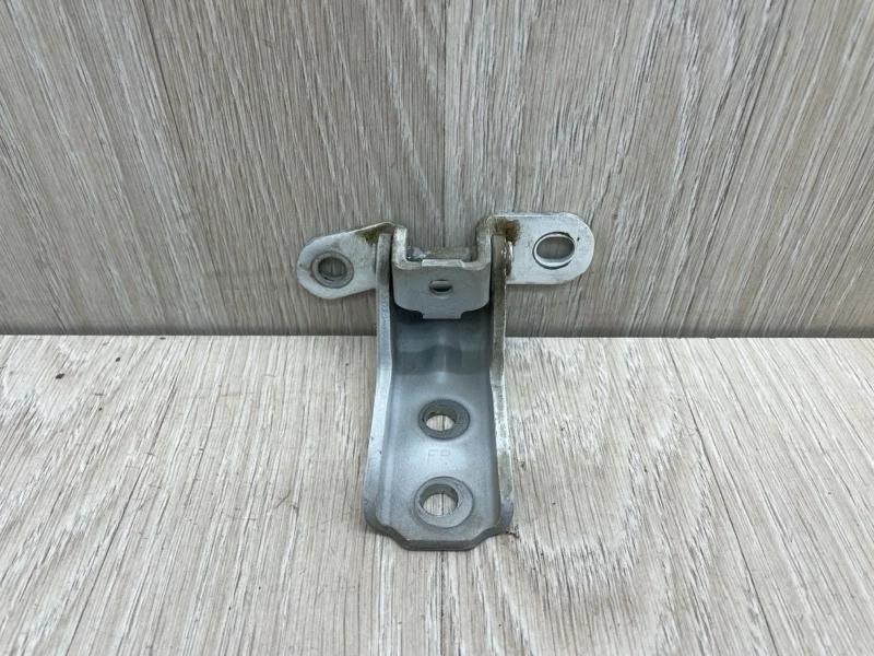 Петля двери Hyundai Solaris 793102V000 2, передняя левая