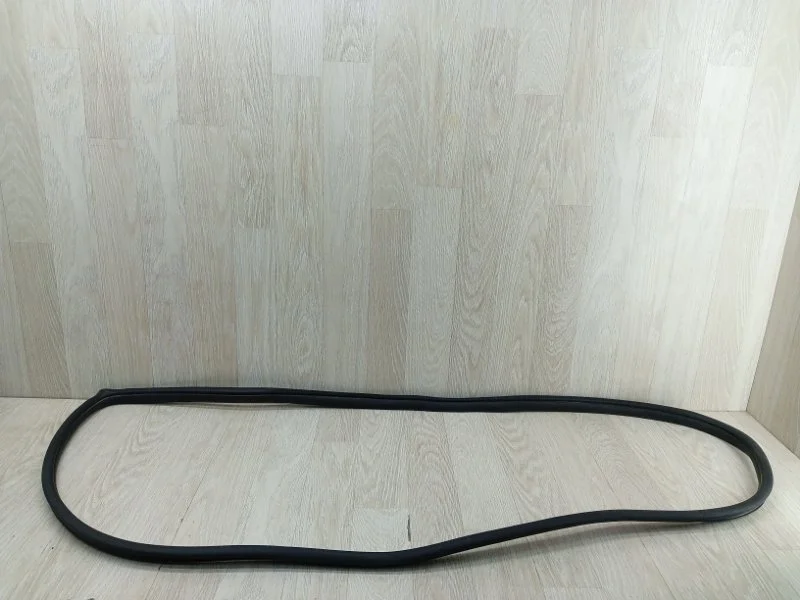 Уплотнитель проема двери Hyundai Solaris 82110H5000 2, передний левый