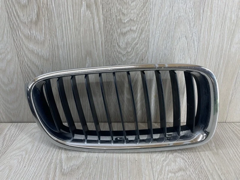 Решетка радиатора BMW 3-Series 51137255412 F30, правая
