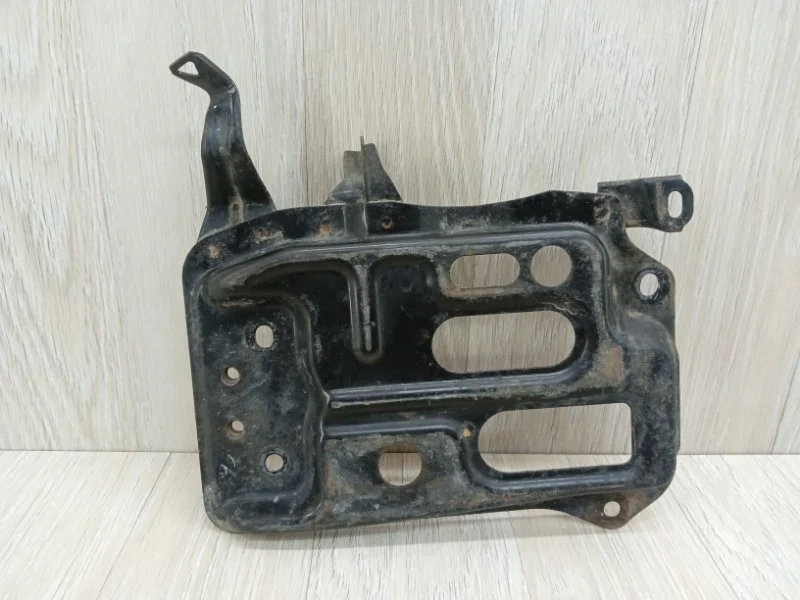 Крепление аккумулятора Toyota Auris 7441012020 E150