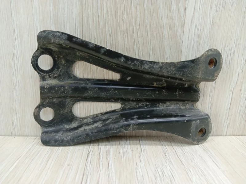 Крепление аккумулятора Toyota Auris 7441012020 E150