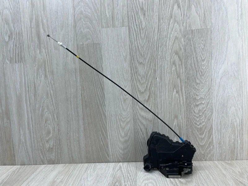 Замок двери Toyota Auris 6903002220 E150, передний правый