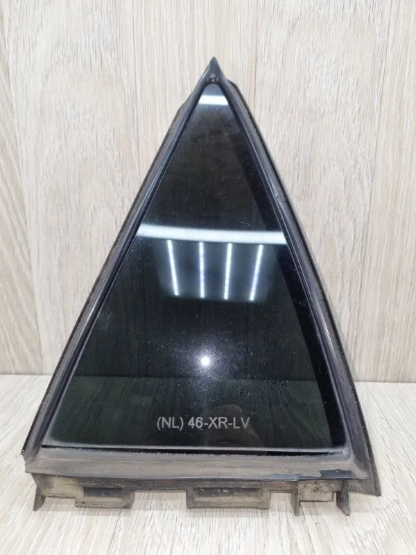 Стекло двери (форточка) Toyota Auris 6812402170 E150, заднее левое