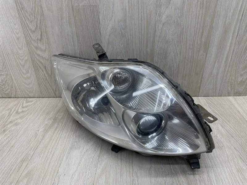 Фара Toyota Auris 8113002470 E150, передняя правая