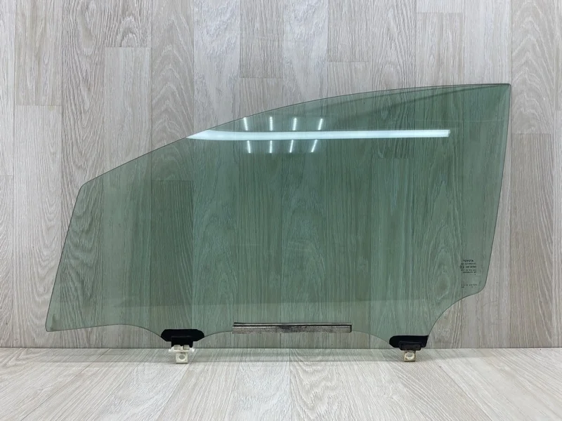 Стекло двери Toyota Auris 6810202230 E150, переднее левое